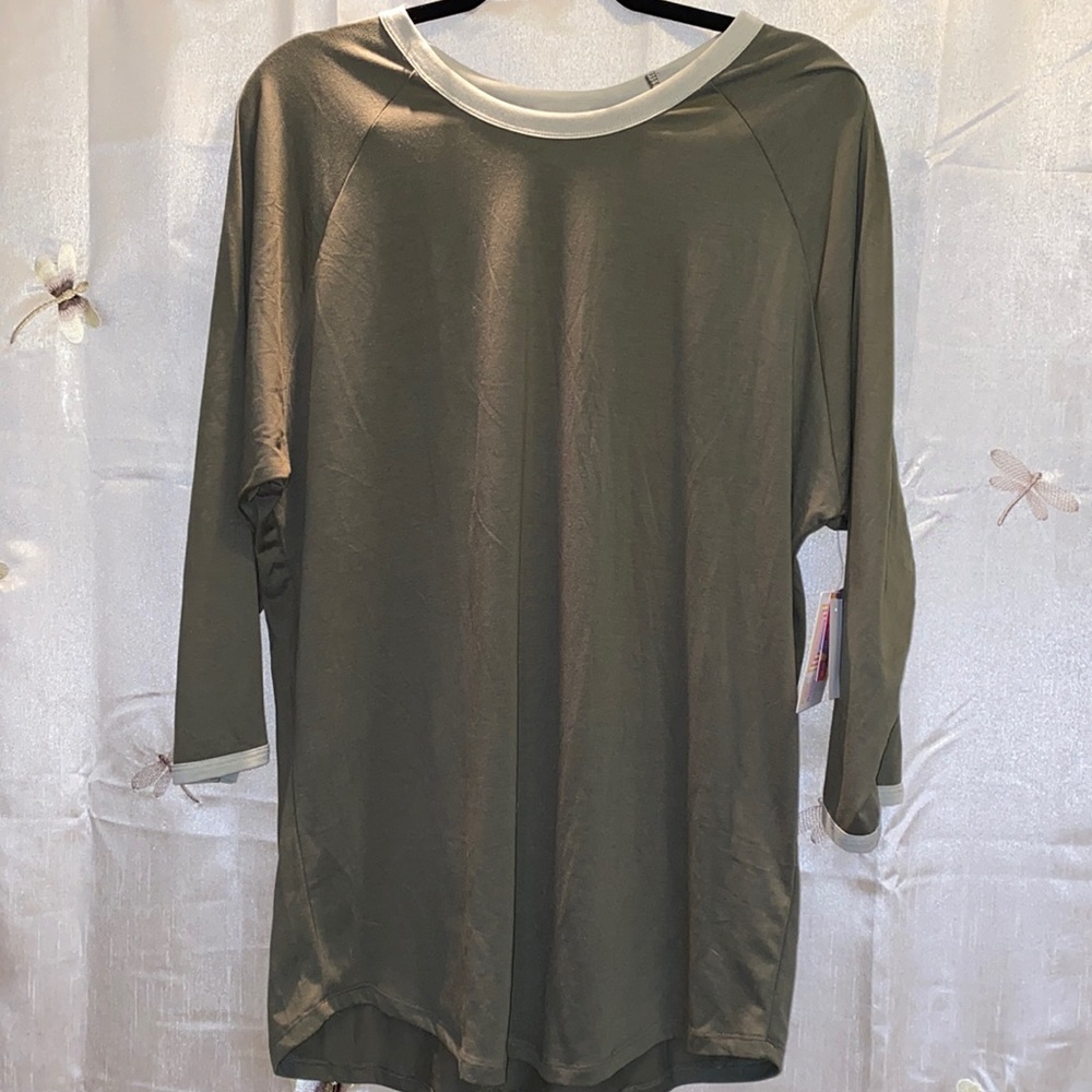 NWT Randy tee from LuLaRoe. Size 2XL